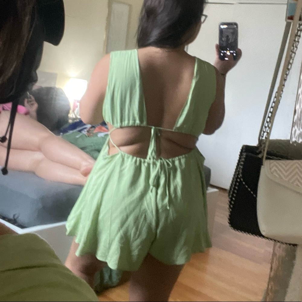 BEAUTIFUL GREEN ROMPER 💚 🌸 - Picture 4 of 4
